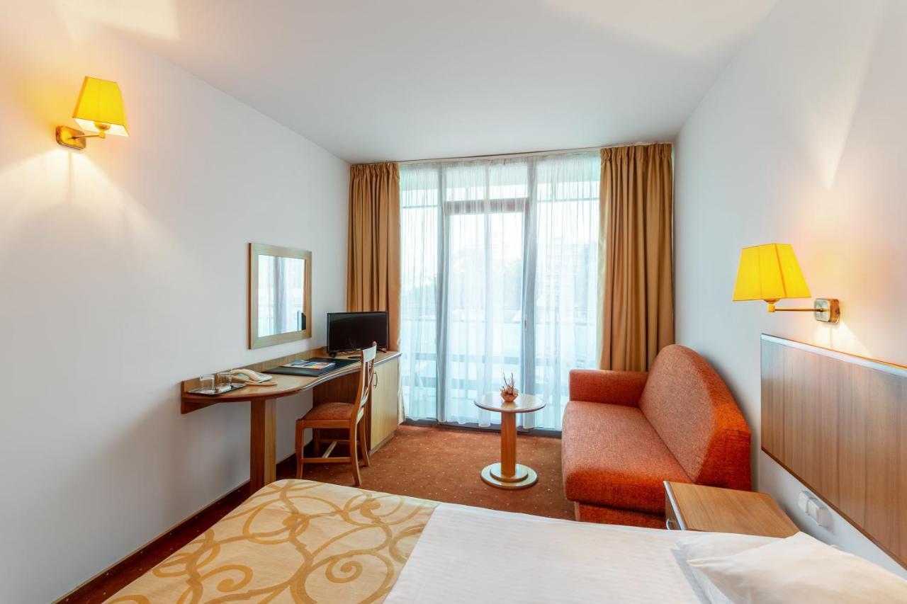 Hotel Cleopatra Сатурн Екстер'єр фото